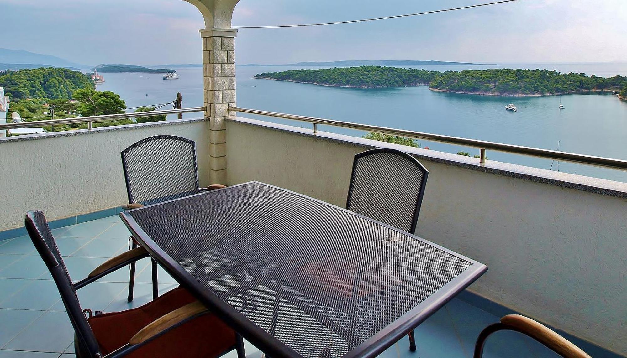 Apartments Eufemija Rab Town Exterior photo